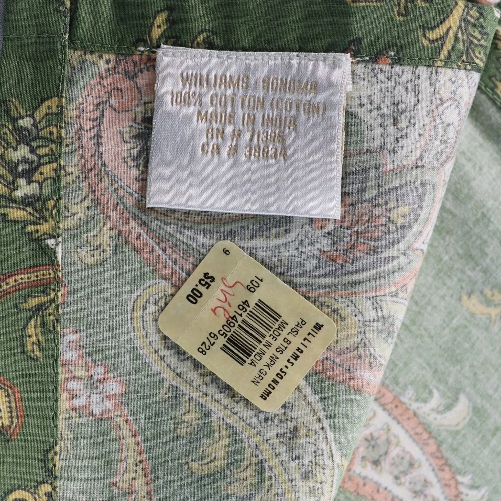Williams Sonoma Green Paisley Set of 7 Placemats and Napkins